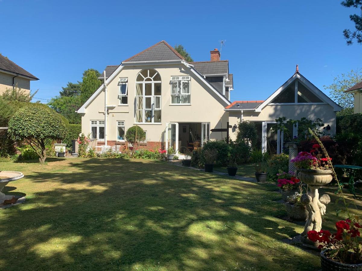 Heatherdene House Corfe Mullen Exterior photo