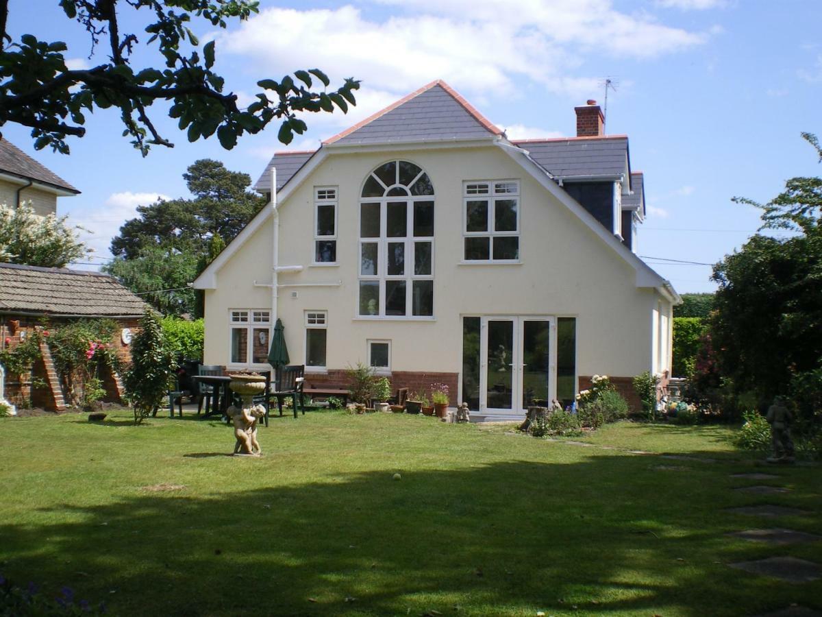 Heatherdene House Corfe Mullen Exterior photo