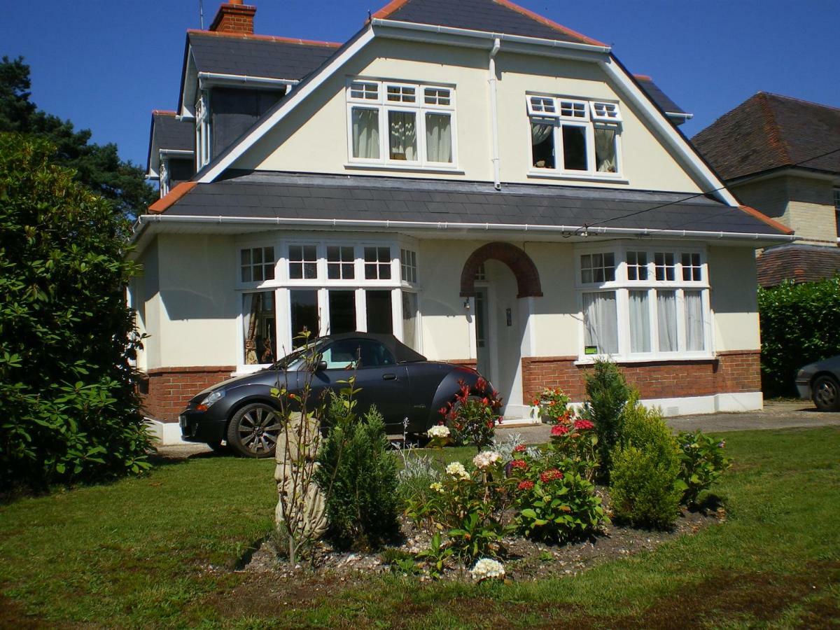 Heatherdene House Corfe Mullen Exterior photo